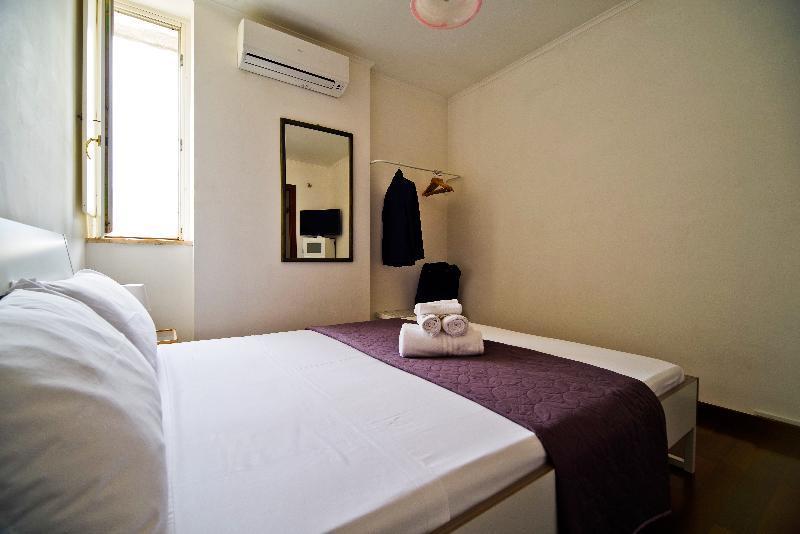 Bed And Travel Apartment Dogana Regia 15 Salerno Eksteriør billede
