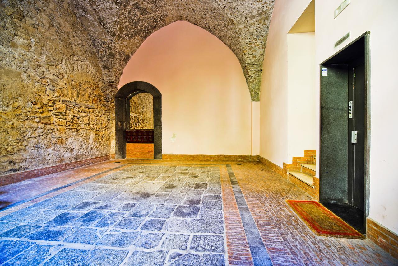 Bed And Travel Apartment Dogana Regia 15 Salerno Eksteriør billede