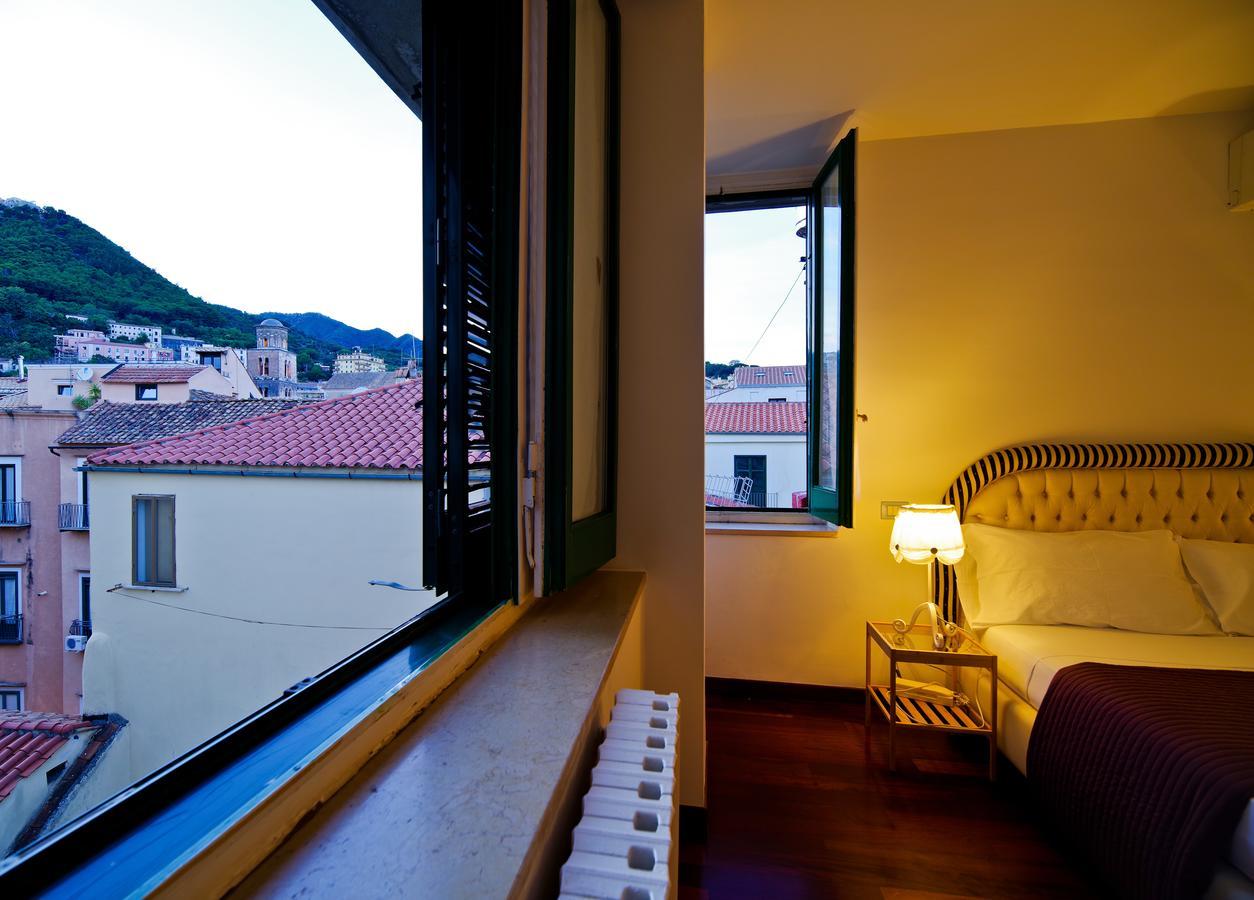 Bed And Travel Apartment Dogana Regia 15 Salerno Eksteriør billede